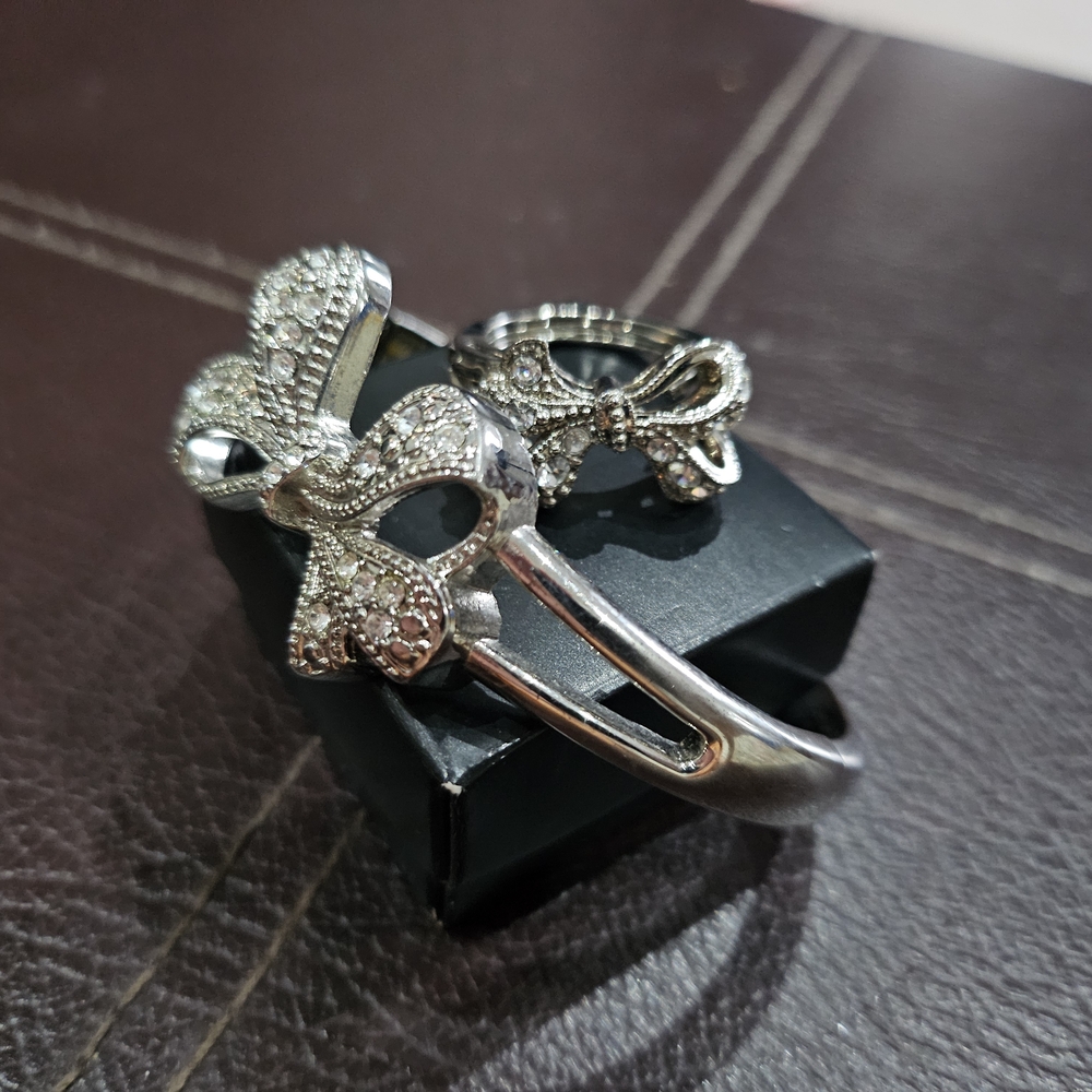 Silver Bow Ring with Rhinestones